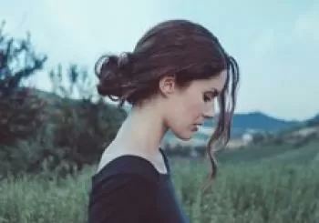 Arianna Porcelli Safonov - Riesumare il padrone di casa in una notte d’agosto en GARDONE RIVIERA