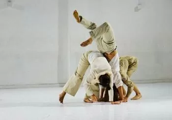 SEE-SAW. Collectif Troïka. Festival BROTES_lab2023 en Gijón