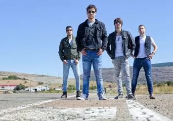 Menos Lobos + Kilómetro 11 - Gijón, Sala Tizón