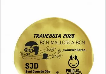Nadamos por el cáncer infantil en Sitges