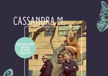 Cassandra M. presentando 