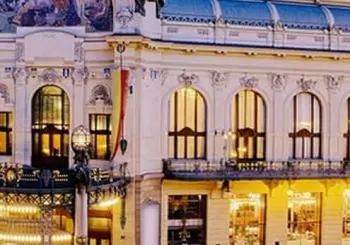 Strauss, Mozart, Dvo?ák y ópera con ballet a Praga