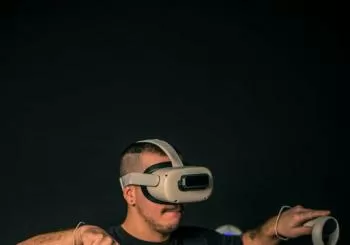 Experiencia en Realidad Virtual: Among Us o Alicia VR en Madrid