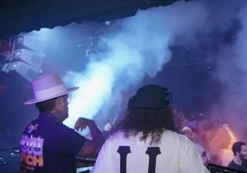 Honey Bunny & Bass Bunny: Blue Hawaii Party en Barcelona