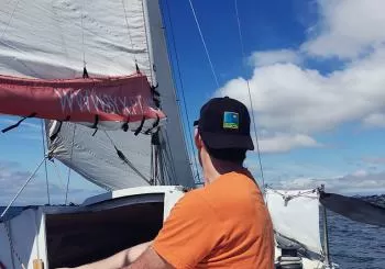 Batismo de Vela: Saboreia a sensação de navegar no Tejo Lisbon