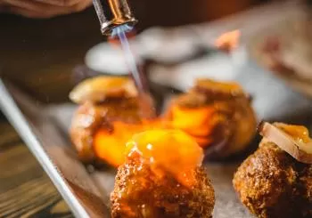 Restaurante La Misión: Menú Salvatierra para 2 en Madrid