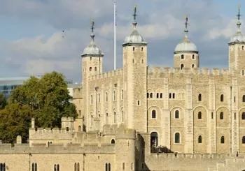 Early-Access Tower of London: Complete Tour with Crown Jewel & Opening Ceremony