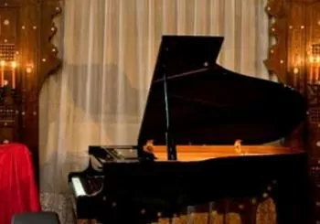 Concierto a la luz de las velas en la iglesia de San Efrén: Liszt, Satie, Beethoven en París