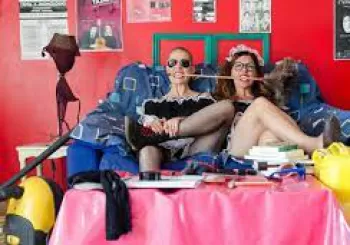 PATRICIA ESPEJO Y PATRICIA SORNOSA,Las putas amas de casa en Canet de berenguer