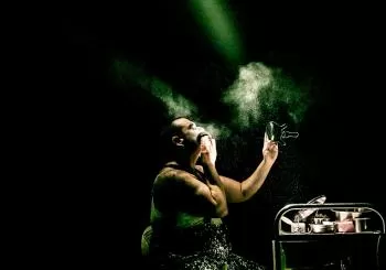 20 de agosto 22:00h. ALBERTO VELASCO (Madrid/CyL) «Sweet Dreams» (Teatro) – Corral de Anuncia en Urones de Castroponce