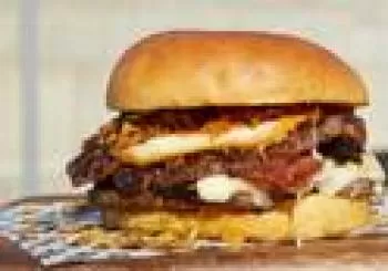 DJ en directo con Menú Burgers & Cerveza en Barcelona