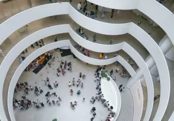 The Guggenheim + Sarah Sze: Timelapse Exhibition en New York
