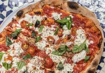 Pizza & Wine Date Night at Fandi Mata en New York