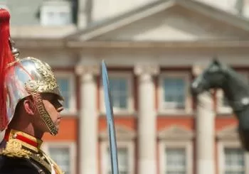 Interior Tour of Buckingham Palace and Changing of the Guard en London