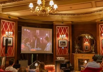 Bluesman Cinema Bar: película y cóctel en El Palace en Barcelona