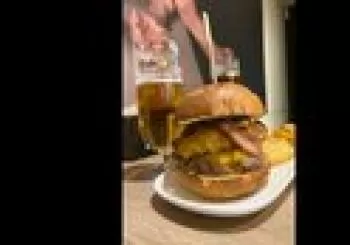 Hamburguesa y Karaoke en Malasaña en Madrid