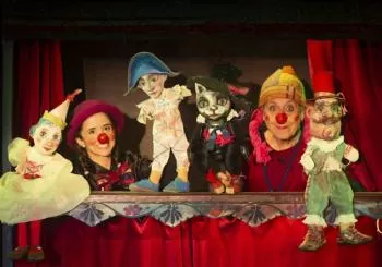 FESTIVAL INTERNACIONAL GALICREQUES 2023 - El gato con botas – Cía. Teatro de Marionetas La Estrella en Santiago de Compostela