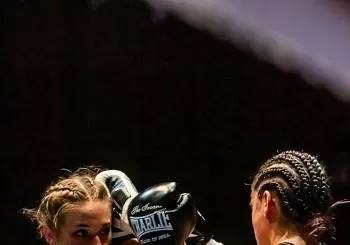 TANIA ALVAREZ vs NATALIE FRANCESCA - Campeonato España Super Gallo en Castellbisbal