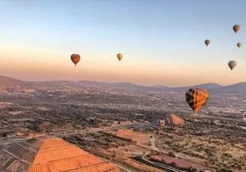 Paseo en globo aerostático sobre la pirámide de Teotihuacán en Mexico City