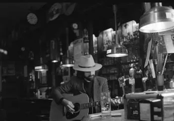 Javier Burgaleta en café Libertad 8 en Madrid