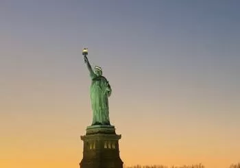 NYC Cruise: Manhattan Skyline with Buffet Dinner and Live DJ en New York