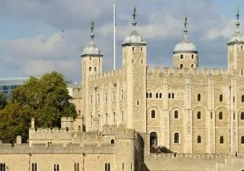 Early-Access Tower of London: Complete Tour with Crown Jewel & Opening Ceremony