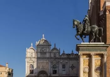 Venezia nascosta: L'insolito tour a piedi e il giro in gondola Venice