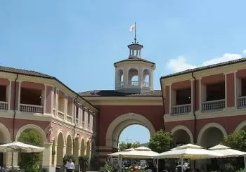 Serravalle Designer Outlet: Viaggio Andata e Ritorno da Milano