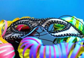 Taller de manualidades infantil: crea tu máscara de carnaval en Barcelona