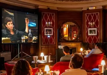 Bluesman Cinema Bar: película y cóctel en El Palace Barcelona