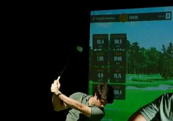 2 horas de simulador de golf para 4 + 4 cervezas en Madrid