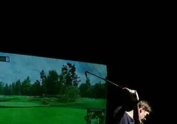 1 hora de simulador de golf para 2 + 2 cervezas en Madrid