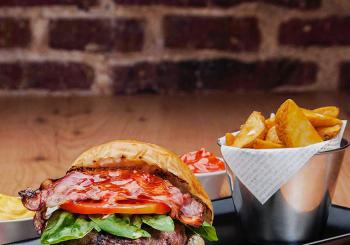 Hamburguesa Take Away en La Puerta Amarilla en Madrid