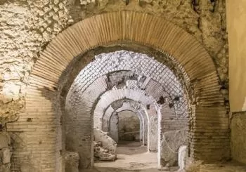 Complesso di San Lorenzo Maggiore: Ingresso Riservato a La Neapolis Sotterrata en Naples