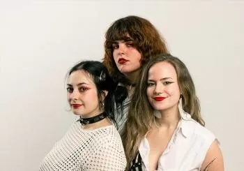 QuirkyOddGirl + Pony Pool Club + Tus Novias Indie en Fun club en Sevilla