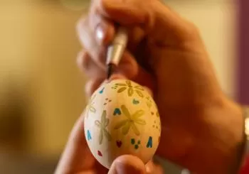 Taller de decoración de huevos de Pascua con Joel Miñana en El Palace Barcelona