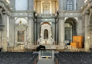 Las cuatro estaciones de Vivaldi: Auditorio Santo Stefano en Florencia