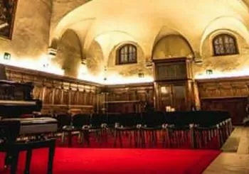 Clásicos de la ópera italiana en la iglesia Santa Monaca en Florencia