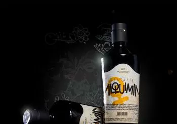 Ratafia Pong + hamburguesa + cocktail en Soda Bus en Barcelona