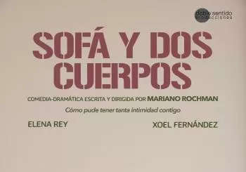 Sofá y dos cuerpos. Doble Sentido Producciones en MADRID
