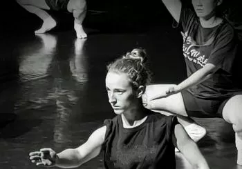 ENTRENAMIENTO SUZUKI - JUANA SOLSONA - Entrenamiento físico y vocal para artistas escénicos en Barcelona