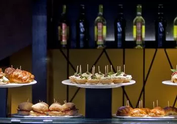 Pinchos donostiarras y vinos en Orio Valencia