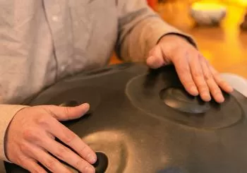 Viaje sonoro para la conexión interior en Frizzant en Barcelona