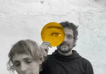 NOMÉS LES FLORS de paper en Sant Martí de Tous