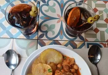 Merienda castiza y vegana para 2 en Vega Luna en Madrid