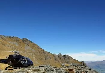 Private Champagne Picnic on a Peak with Helicopter Ride en Queenstown