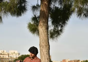 Enamorarse es hablar corto y enredado en Barcelona