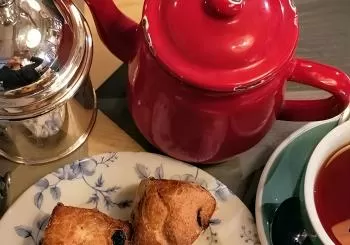 Traditional English Walking Food Tour With London Food Tours