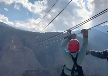 Woods Course Zipline Tour in Seven Falls en Colorado Springs