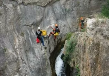 Actividades de Aventura en Teruel - Barranco Acuático en Villarluengo